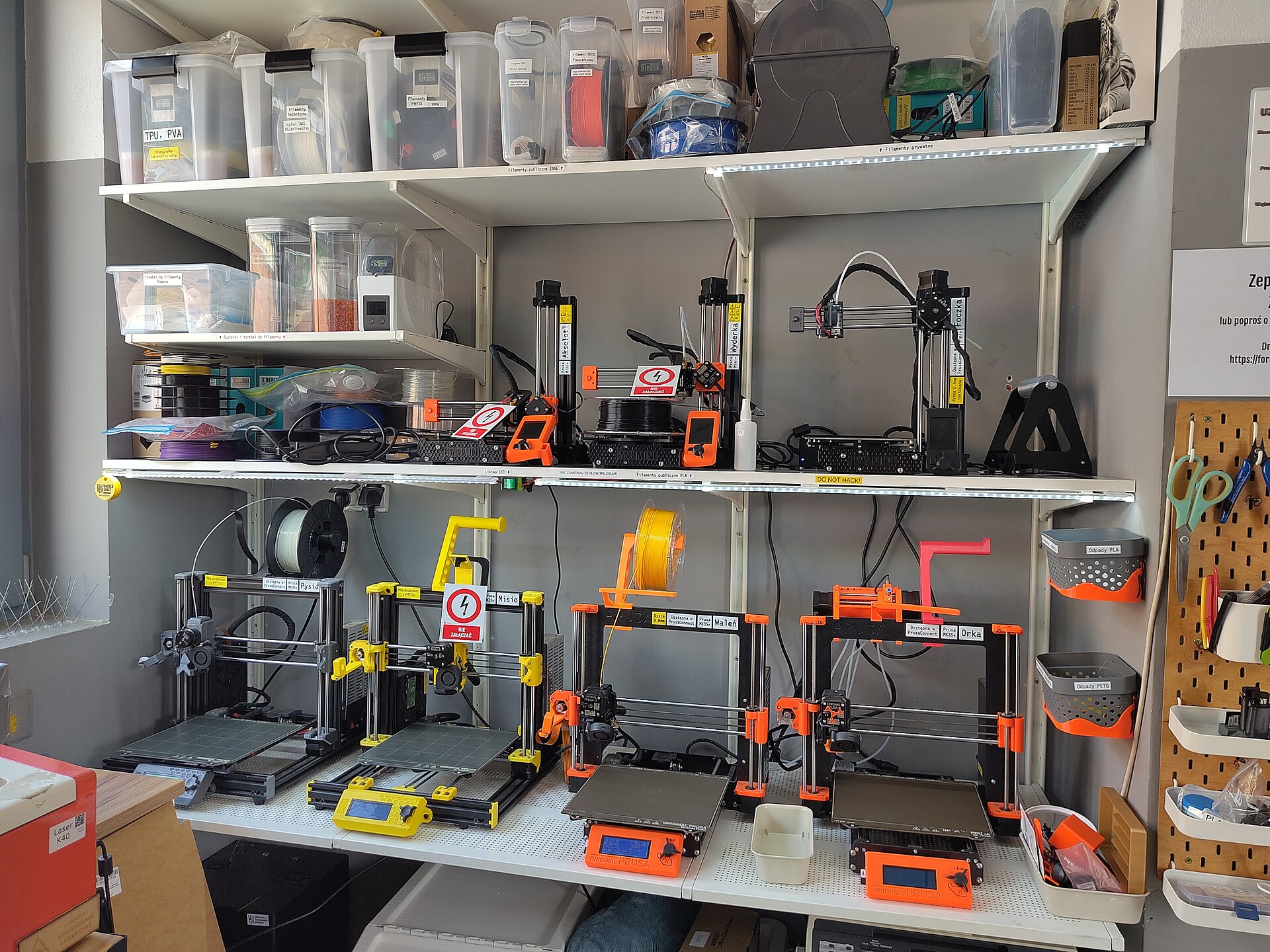 Imprimante 3D într-un atelier