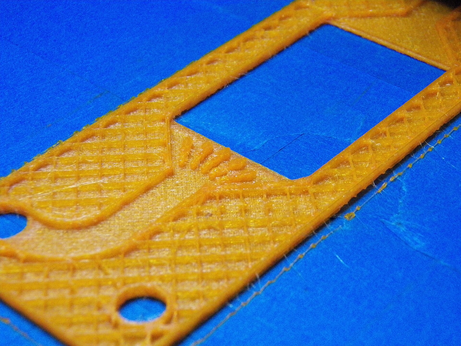 Piesă printată 3D, cu straturile vizibile